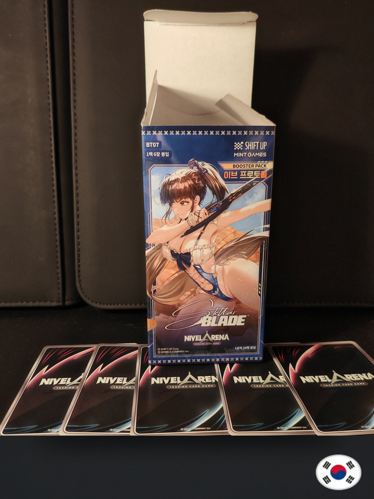 1x Boite VIDE Nivel Arena BT07 STELLAR BLADE Coréen + 10x Cartes Nivel Arena Aléatoires (Copie)